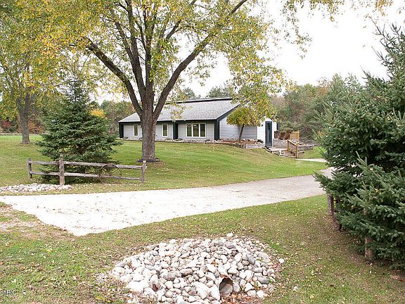 5th image of 3226 Merrill Lake Dr