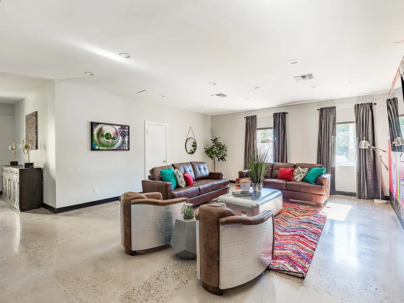 6 bed, 4000 sqft, $10,995 — Photo 4