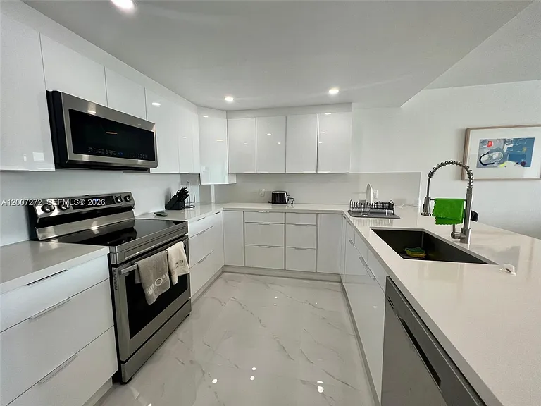 155 Ocean Lane Dr #1011 — Photo 14