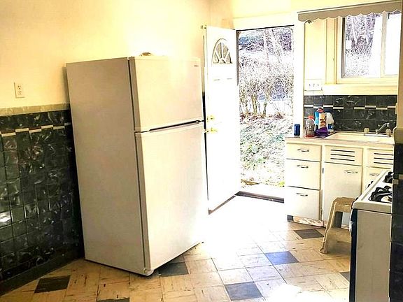 3rd image of 316-318 Southmont Blvd