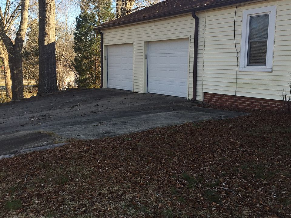 2nd image of 418 Linden St