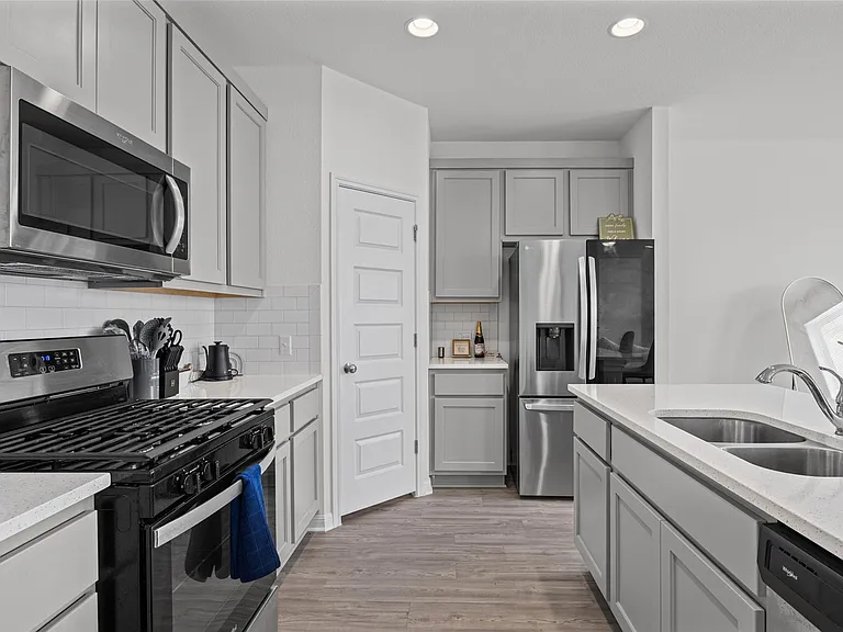 6915 Tiznow Ln — Photo 8