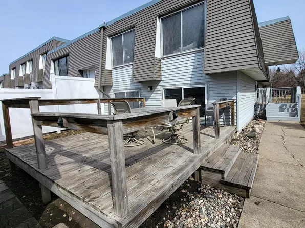 814 N 39th St, Grand Forks, ND 58203