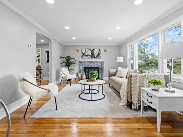 29 Driscoll Dr, Dorchester, MA 02124