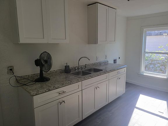 4th image of 2904 Avenue C #100