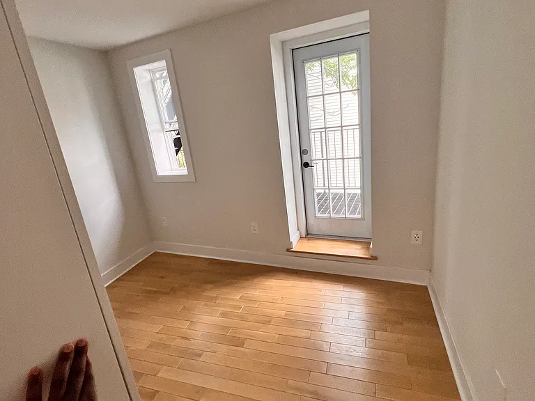 684 Summit Ave #4 — Photo 13