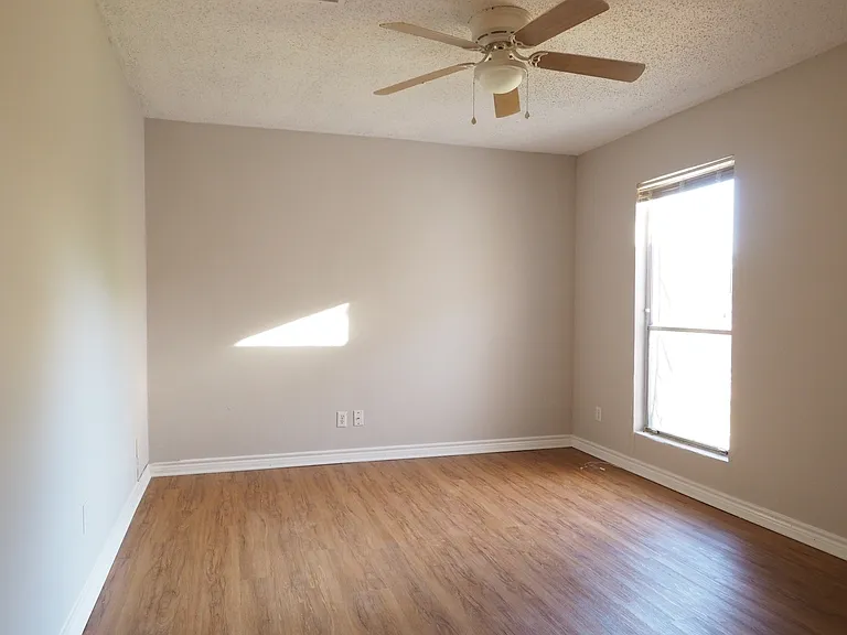 1012 Fieldwood Dr — Photo 10