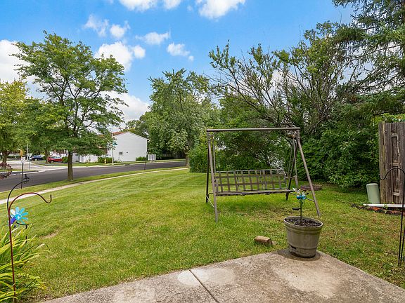 4th image of 120 Leslie Ln