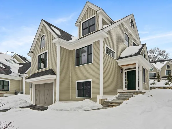 17 Courtyard Pl #17, Reading, MA 01867