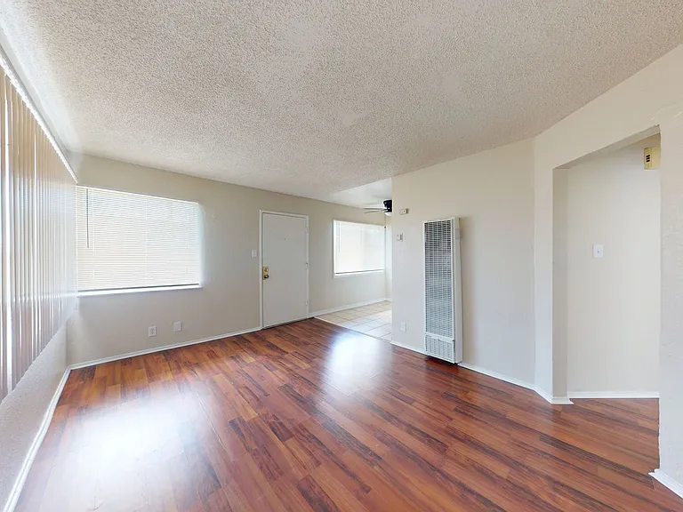 2515 10th ave — Photo 118