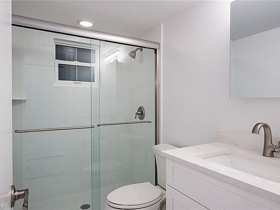 5th image of 383 Harbour DR #102