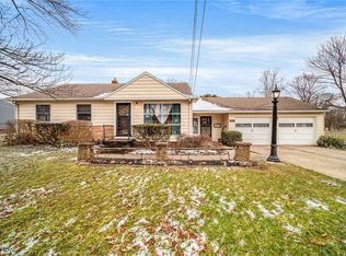 9196 Crestwood Rd, Parma Heights, OH 44130