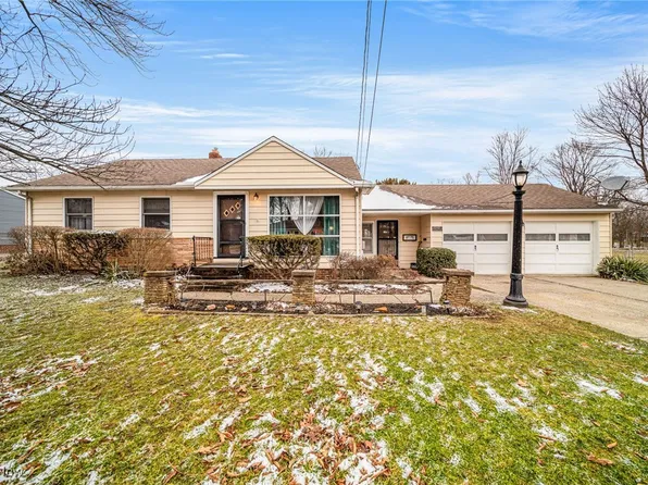 9196 Crestwood Rd, Parma Heights, OH 44130
