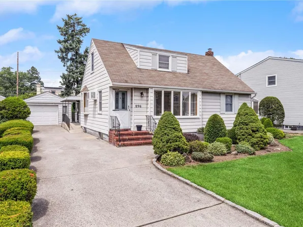 896 Sheldon Court, Franklin Square, NY 11010