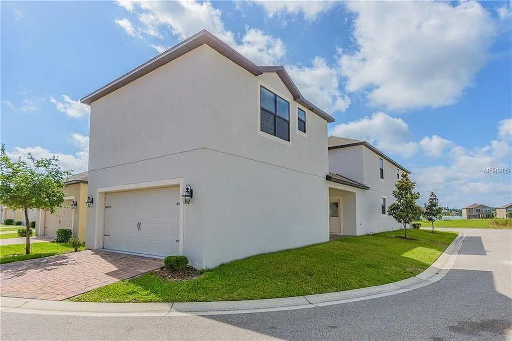 5 bed, 4.5 bath, 2959 sqft, $3,590 — Photo 2