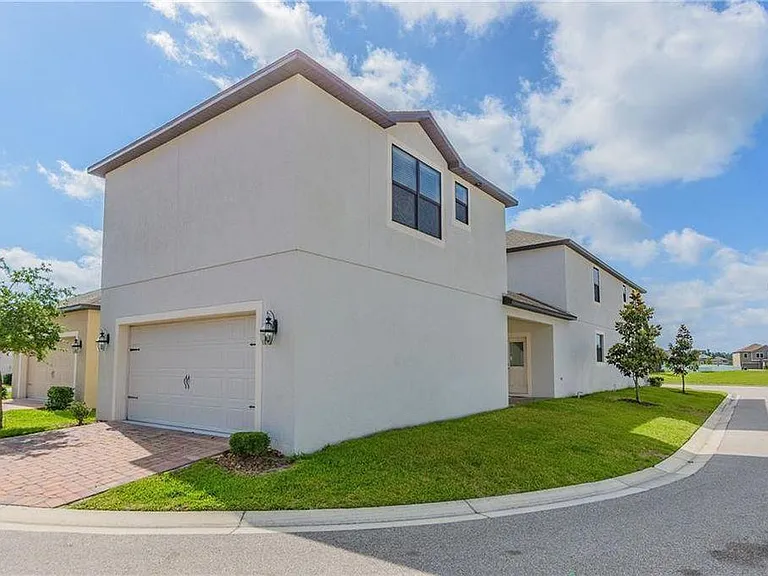 13303 Penshurst Ln — Photo 2