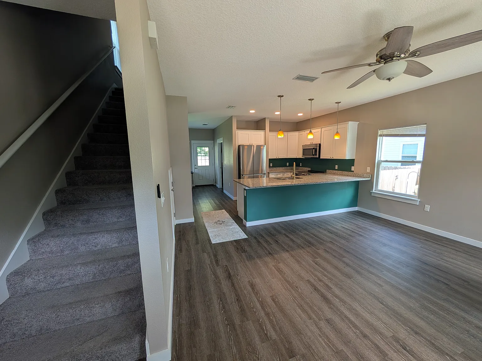 3 bed, 2.5 bath, 1486 sqft, $2,200 — Photo 3
