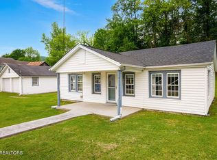 405 Wallace Ave, Rocky Top, TN 37769