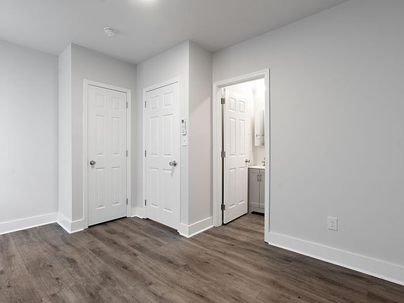 5th image of 6143 Glenmore Ave #3
