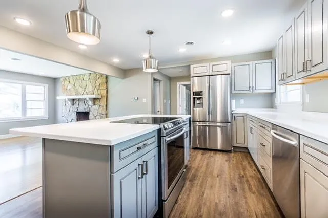 706 Elling Dr — Photo 3