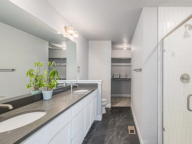 6019 Denys Dr — Photo 29