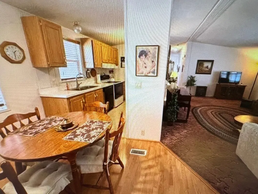 2 bed, 2.0 bath, 1100 sqft, $2,000 — Photo 2