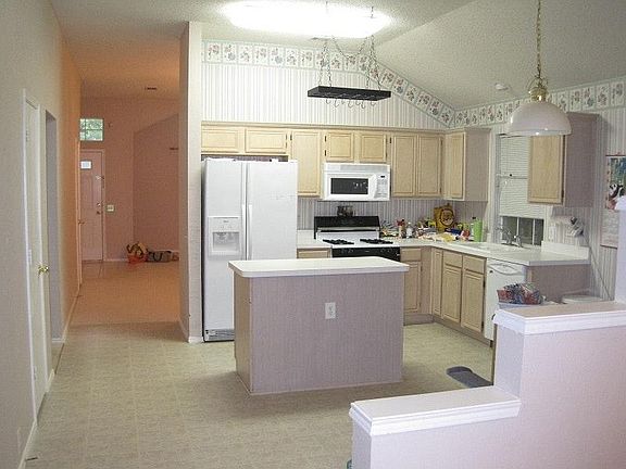 Lovely Kitchen with Island and