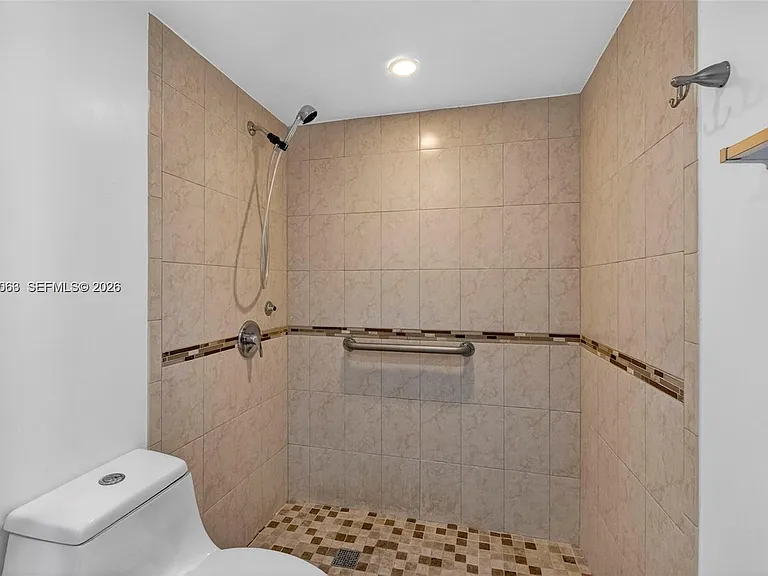 908 Twin Lakes Dr #8-C — Photo 14