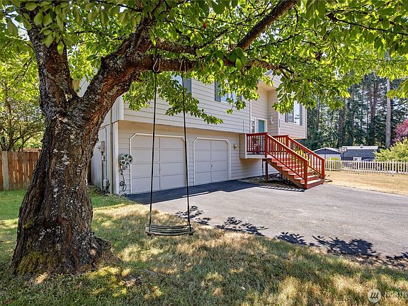 3rd image of 26202 Barrett Road NE