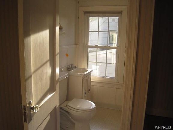 3rd image of 44 Oakland Pl
