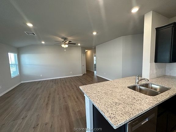 4th image of 1173 Patriot Dr