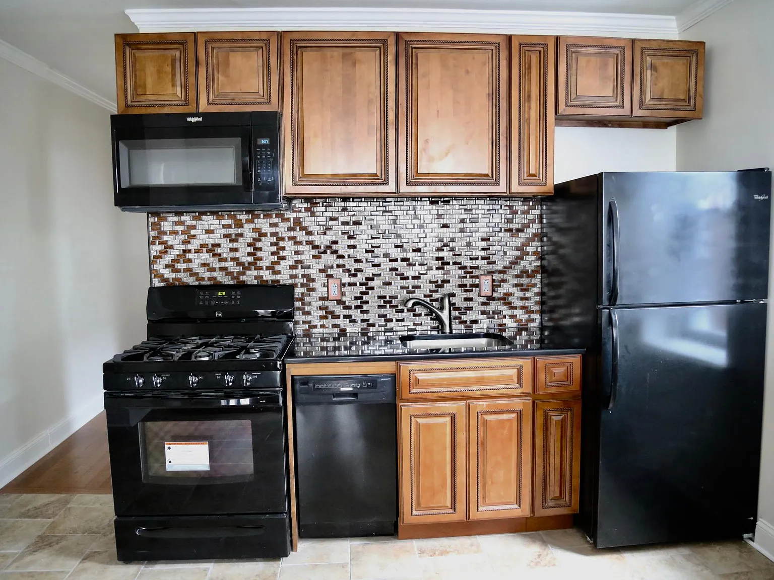 1605 W Tioga St — Photo 4