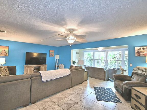 3rd image of 200 El Camino Dr APT 204