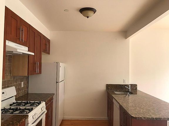2nd image of 42 Broome St APT 4