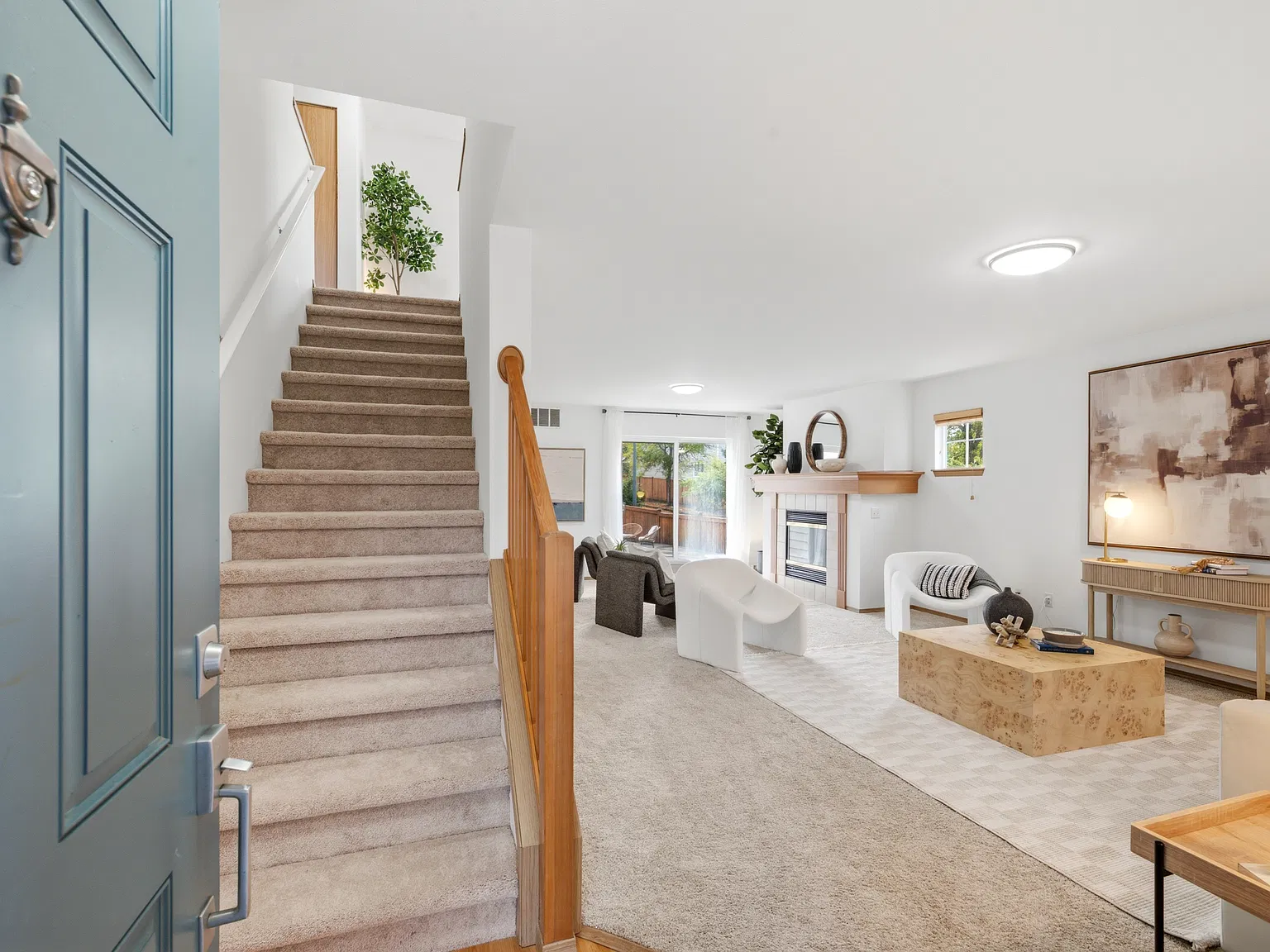 3 bed, 2.5 bath, 2120 sqft, $3,800 — Photo 3
