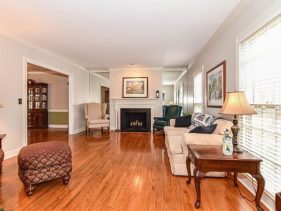 4th image of 614 Willoughby Blvd
