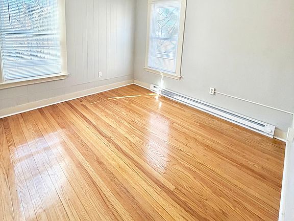 3rd image of 20 Young St #2