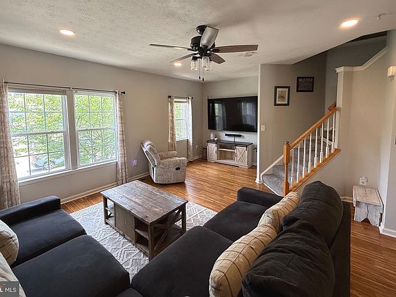 5th image of 7226 Mockingbird Cir
