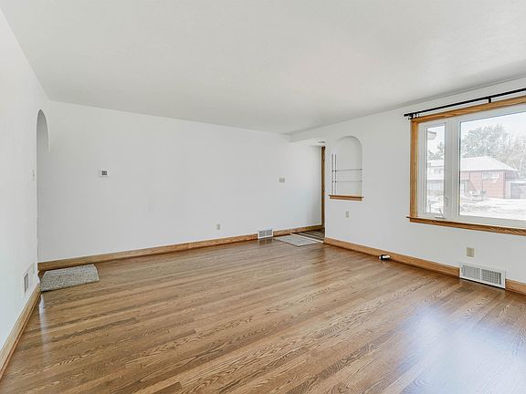 3rd image of 776 Elm St