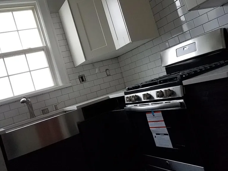 819 Carpenter St — Photo 3