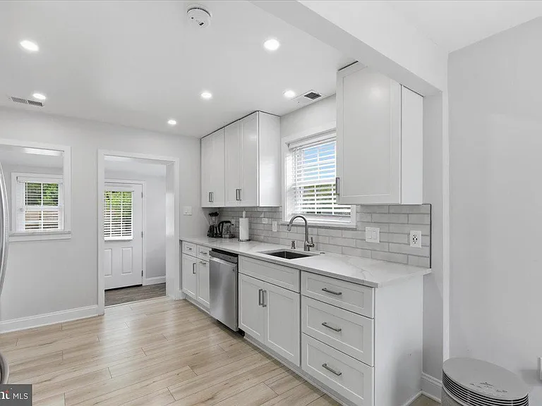 3823 Duke St — Photo 3