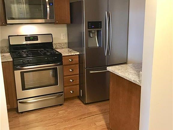 2nd image of 752 Quaker Ln APT 309