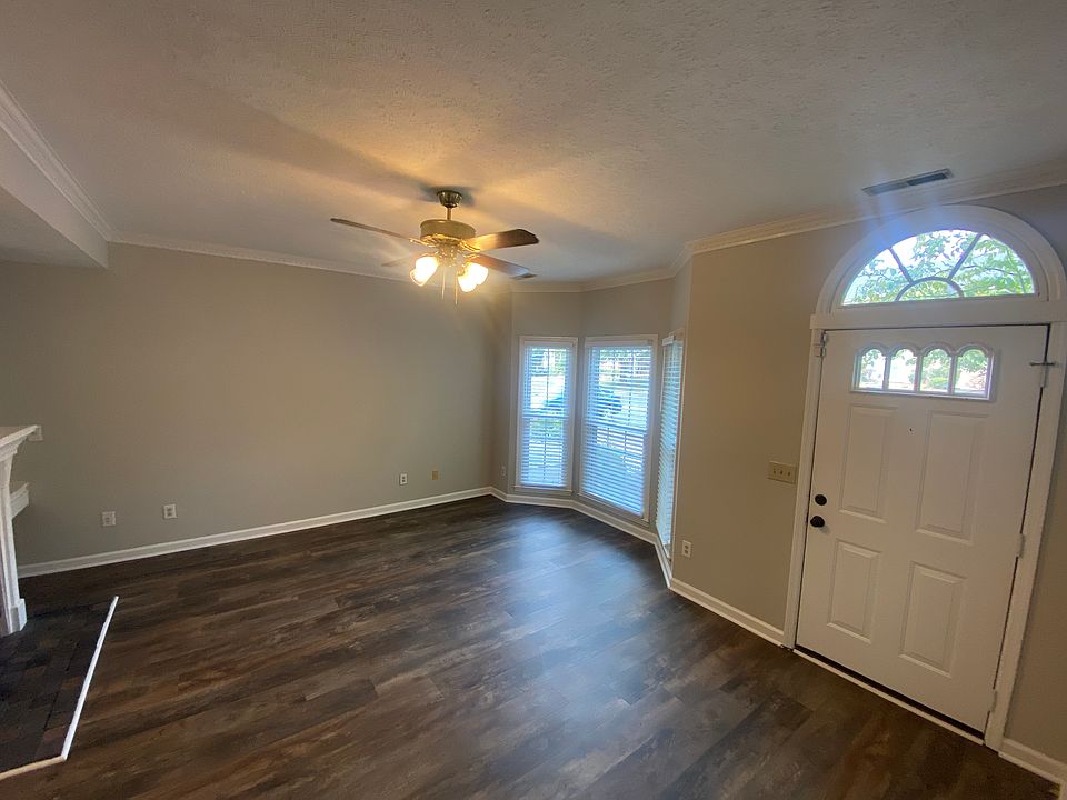 1st image of 220 Lakebrink Dr