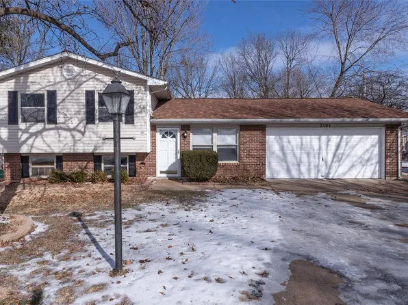 2302 Lee Dr, Arnold, MO 63010