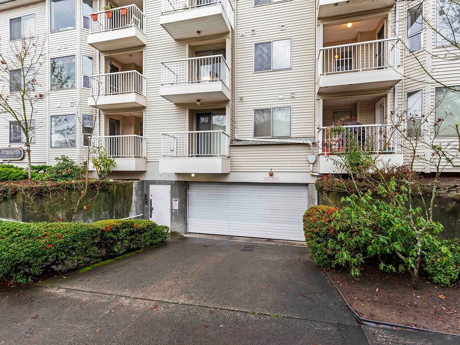 Monterey Apartments — Photo 2