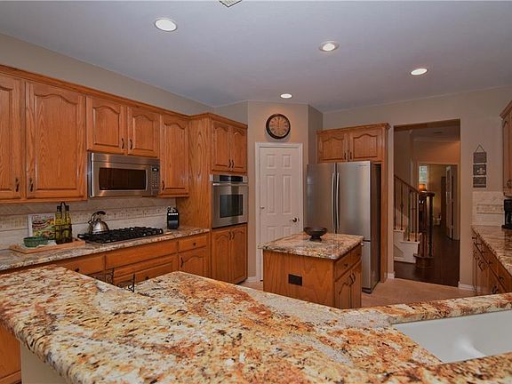 3rd image of 2308 Hickory Leaf Ln