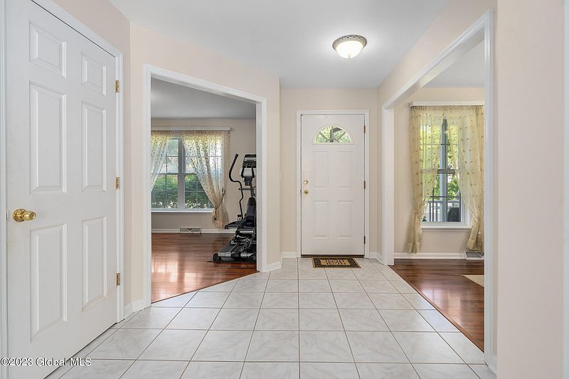 4th image of 49 Valleywood Drive
