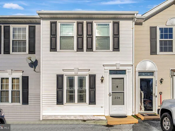 224 Fieldstone Ln, Newark, DE 19702