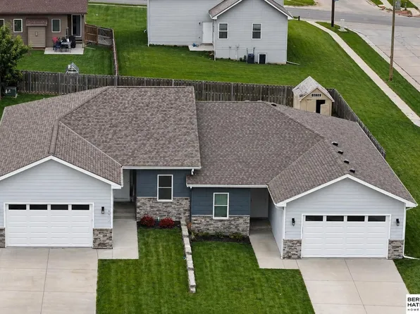 2708-2712 Viking Cir, Blair, NE 68008