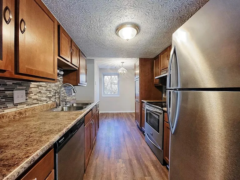 7519 Blackstone Ct — Photo 10
